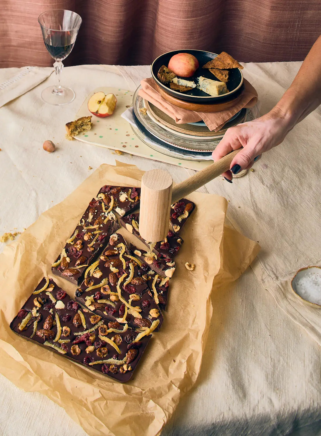 A Bean and Goose Sharing Slab being broken with the Hammer of Joy in the middle of the table
